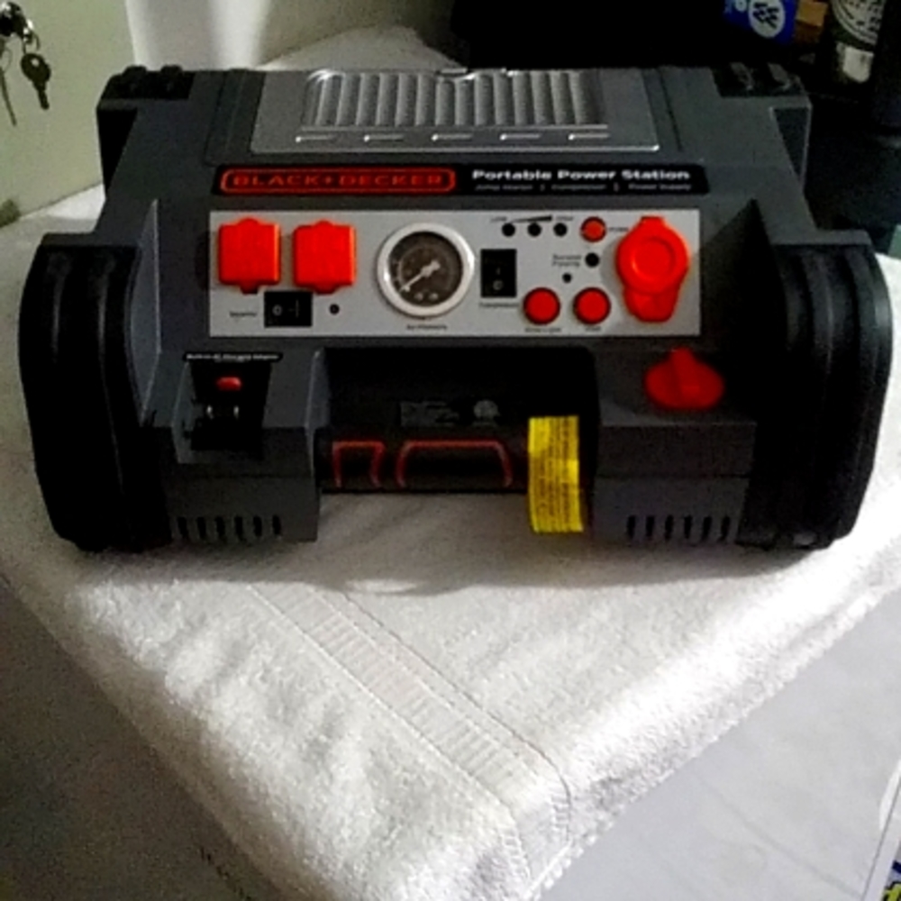 Black + Decker portable power station